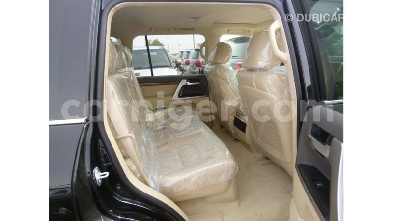 Big with watermark toyota land cruiser agadez import dubai 6385