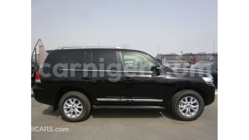 Big with watermark toyota land cruiser agadez import dubai 6385