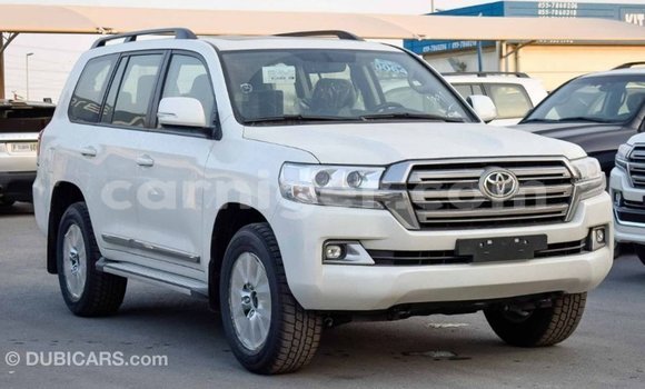 Buy Import Toyota Land Cruiser White Truck in Import - Dubai in Agadez Buy Import Toyota Land Cruiser White Truck in Import - Dubai in Agadez
