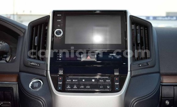 Buy Import Toyota Land Cruiser White Truck in Import - Dubai in Agadez Buy Import Toyota Land Cruiser White Truck in Import - Dubai in Agadez