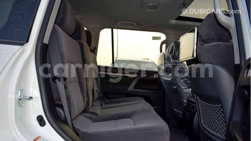 Big with watermark toyota land cruiser agadez import dubai 6386