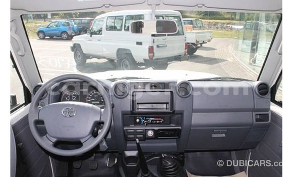 Buy Import Toyota Land Cruiser White Truck in Import - Dubai in Agadez Buy Import Toyota Land Cruiser White Truck in Import - Dubai in Agadez