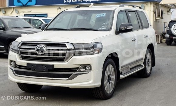 Buy Import Toyota Land Cruiser White Truck in Import - Dubai in Agadez Buy Import Toyota Land Cruiser White Truck in Import - Dubai in Agadez