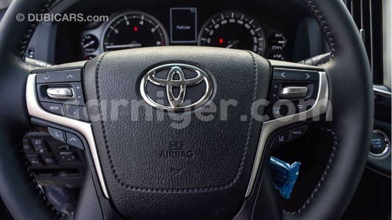 Big with watermark toyota land cruiser agadez import dubai 6398