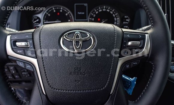 Buy Import Toyota Land Cruiser White Truck in Import - Dubai in Agadez Buy Import Toyota Land Cruiser White Truck in Import - Dubai in Agadez