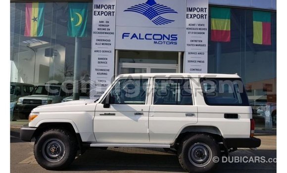Buy Import Toyota Land Cruiser White Truck in Import - Dubai in Agadez Buy Import Toyota Land Cruiser White Truck in Import - Dubai in Agadez
