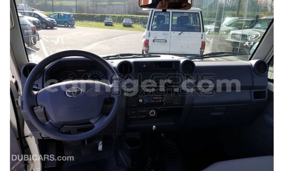 Buy Import Toyota Land Cruiser White Truck in Import - Dubai in Agadez Buy Import Toyota Land Cruiser White Truck in Import - Dubai in Agadez