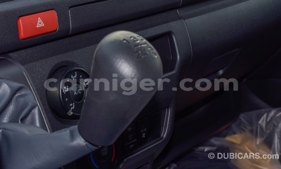 Buy Import Toyota Hiace White Car in Import - Dubai in Agadez Buy Import Toyota Hiace White Car in Import - Dubai in Agadez