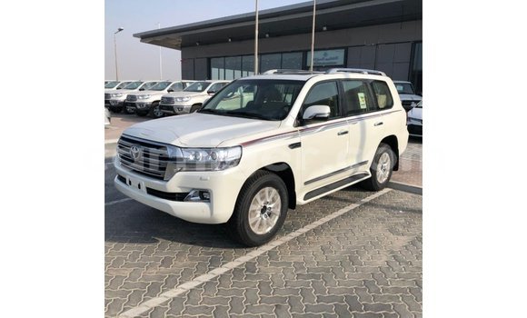 Buy Import Toyota Land Cruiser White Truck in Import - Dubai in Agadez Buy Import Toyota Land Cruiser White Truck in Import - Dubai in Agadez