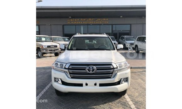 Buy Import Toyota Land Cruiser White Truck in Import - Dubai in Agadez Buy Import Toyota Land Cruiser White Truck in Import - Dubai in Agadez