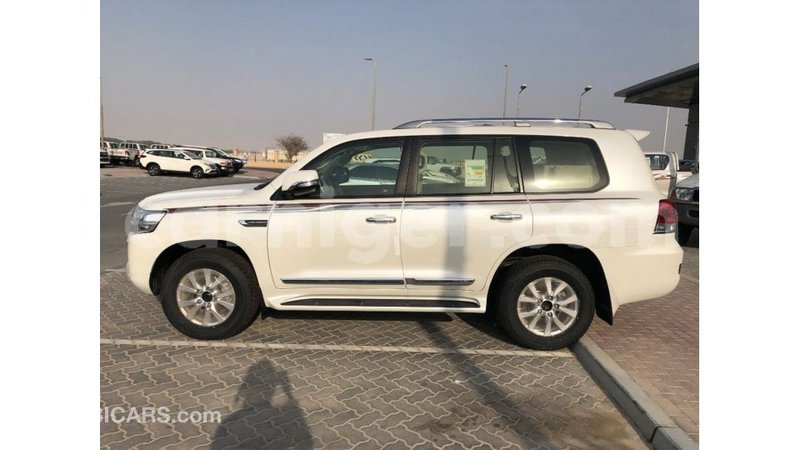 Big with watermark toyota land cruiser agadez import dubai 6410