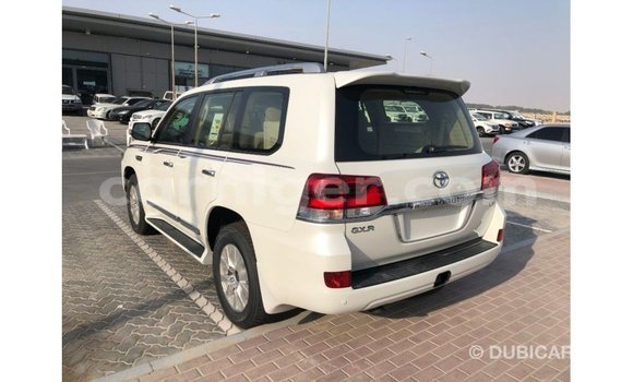 Buy Import Toyota Land Cruiser White Truck in Import - Dubai in Agadez Buy Import Toyota Land Cruiser White Truck in Import - Dubai in Agadez