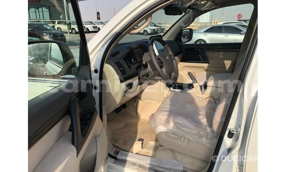 Sayi Imported Toyota Land Cruiser White Babbar mota in Import - Dubai a Agadez Sayi Imported Toyota Land Cruiser White Babbar mota in Import - Dubai a Agadez