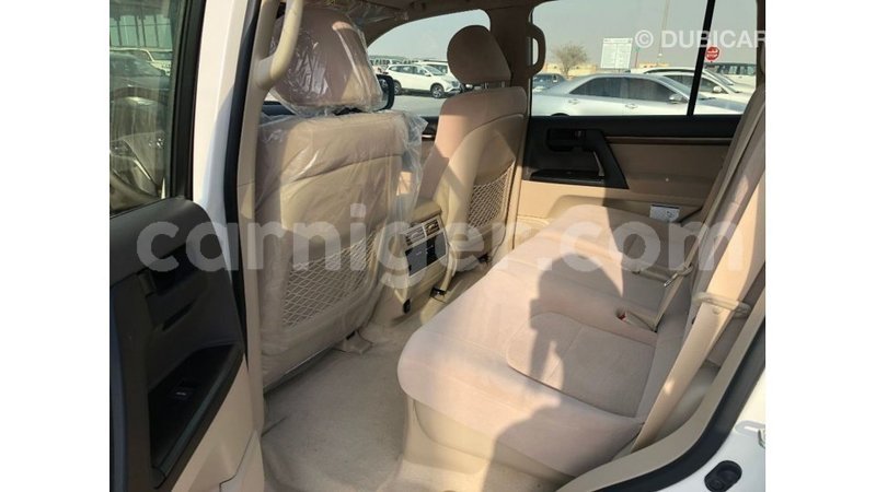 Big with watermark toyota land cruiser agadez import dubai 6411