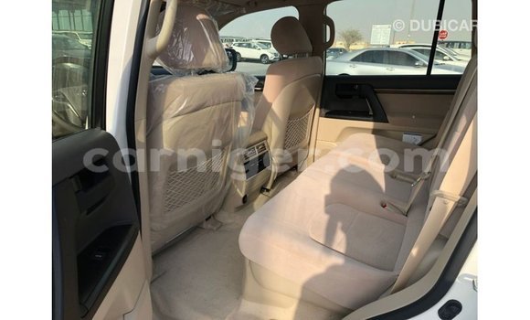 Sayi Imported Toyota Land Cruiser White Babbar mota in Import - Dubai a Agadez Sayi Imported Toyota Land Cruiser White Babbar mota in Import - Dubai a Agadez