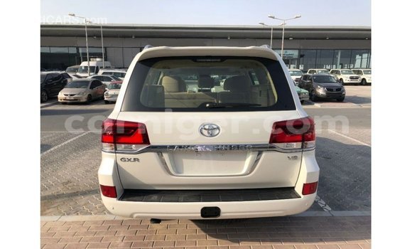 Sayi Imported Toyota Land Cruiser White Babbar mota in Import - Dubai a Agadez Sayi Imported Toyota Land Cruiser White Babbar mota in Import - Dubai a Agadez