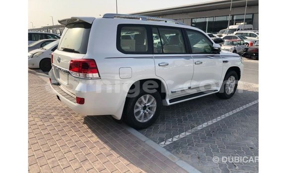 Sayi Imported Toyota Land Cruiser White Babbar mota in Import - Dubai a Agadez Sayi Imported Toyota Land Cruiser White Babbar mota in Import - Dubai a Agadez