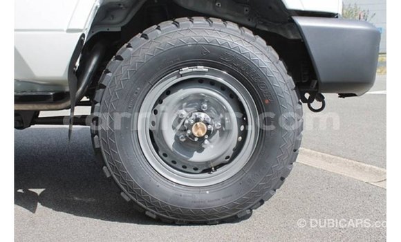 Buy Import Toyota Land Cruiser White Truck in Import - Dubai in Agadez Buy Import Toyota Land Cruiser White Truck in Import - Dubai in Agadez