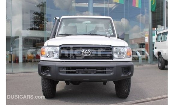 Buy Import Toyota Land Cruiser White Truck in Import - Dubai in Agadez Buy Import Toyota Land Cruiser White Truck in Import - Dubai in Agadez
