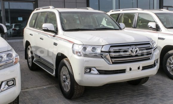 Buy Import Toyota Land Cruiser White Truck in Import - Dubai in Agadez Buy Import Toyota Land Cruiser White Truck in Import - Dubai in Agadez