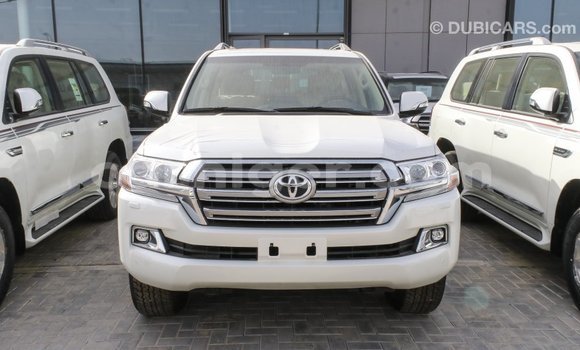 Buy Import Toyota Land Cruiser White Truck in Import - Dubai in Agadez Buy Import Toyota Land Cruiser White Truck in Import - Dubai in Agadez
