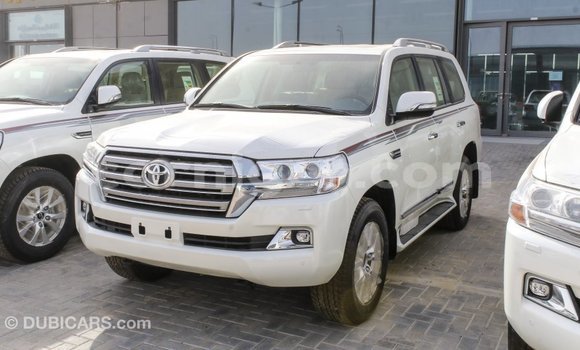 Buy Import Toyota Land Cruiser White Truck in Import - Dubai in Agadez Buy Import Toyota Land Cruiser White Truck in Import - Dubai in Agadez