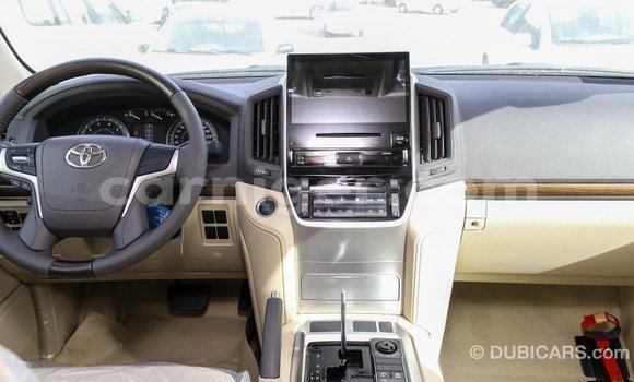 Buy Import Toyota Land Cruiser White Truck in Import - Dubai in Agadez Buy Import Toyota Land Cruiser White Truck in Import - Dubai in Agadez
