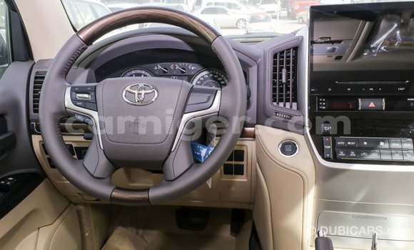 Buy Import Toyota Land Cruiser White Truck in Import - Dubai in Agadez Buy Import Toyota Land Cruiser White Truck in Import - Dubai in Agadez