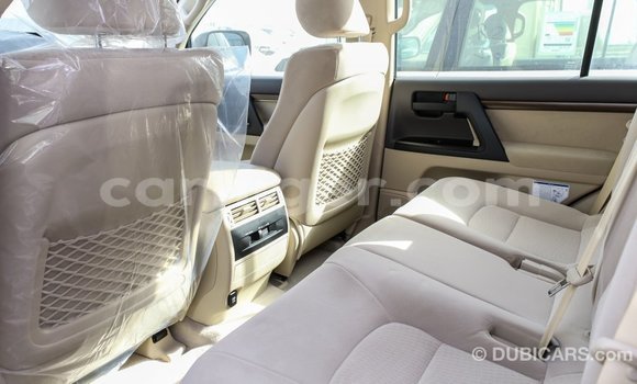 Buy Import Toyota Land Cruiser White Truck in Import - Dubai in Agadez Buy Import Toyota Land Cruiser White Truck in Import - Dubai in Agadez