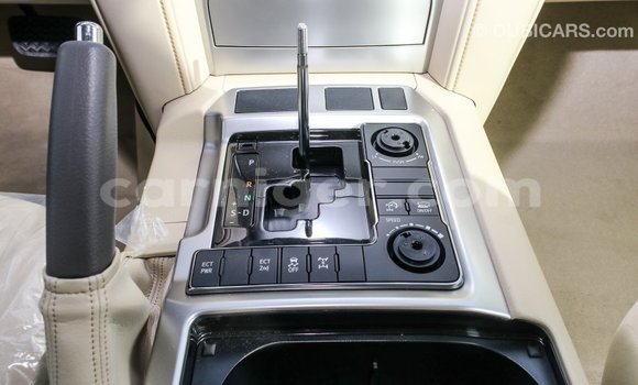 Buy Import Toyota Land Cruiser White Truck in Import - Dubai in Agadez Buy Import Toyota Land Cruiser White Truck in Import - Dubai in Agadez
