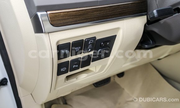 Buy Import Toyota Land Cruiser White Truck in Import - Dubai in Agadez Buy Import Toyota Land Cruiser White Truck in Import - Dubai in Agadez