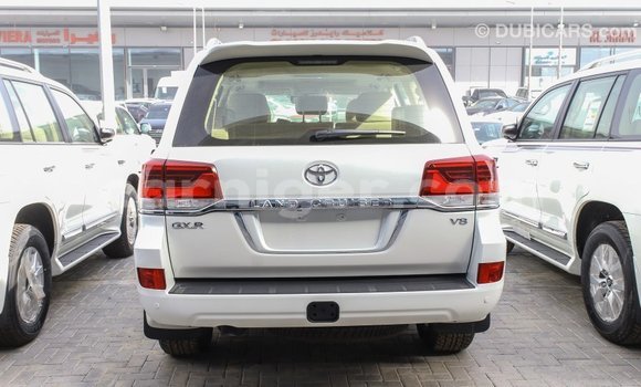 Buy Import Toyota Land Cruiser White Truck in Import - Dubai in Agadez Buy Import Toyota Land Cruiser White Truck in Import - Dubai in Agadez