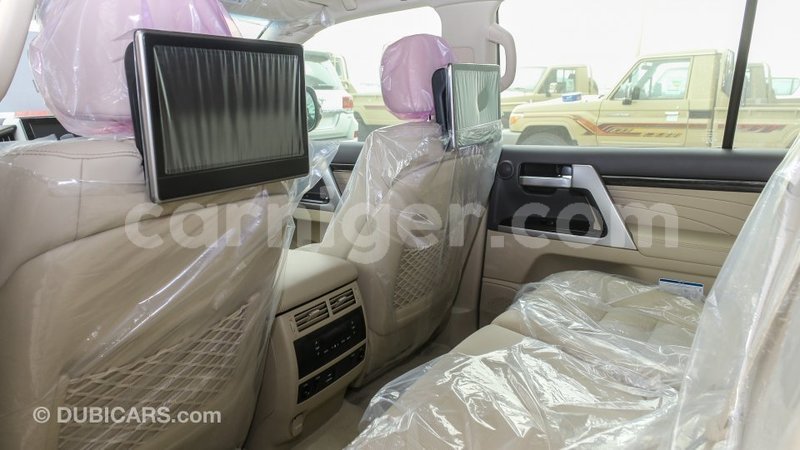 Big with watermark toyota land cruiser agadez import dubai 6422