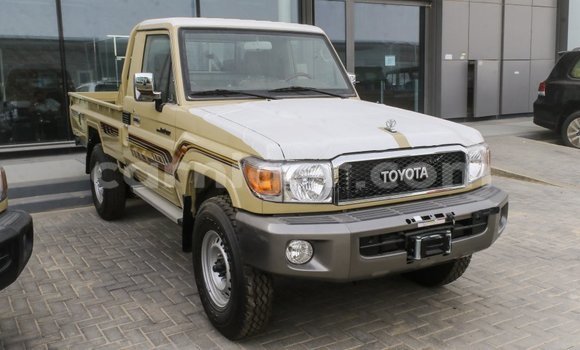 Sayi Imported Toyota Land Cruiser Beige Babbar mota in Import - Dubai a Agadez Sayi Imported Toyota Land Cruiser Beige Babbar mota in Import - Dubai a Agadez