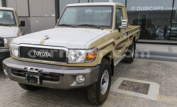 Sayi Imported Toyota Land Cruiser Beige Babbar mota in Import - Dubai a Agadez Sayi Imported Toyota Land Cruiser Beige Babbar mota in Import - Dubai a Agadez