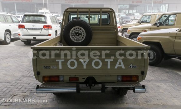Sayi Imported Toyota Land Cruiser Beige Babbar mota in Import - Dubai a Agadez Sayi Imported Toyota Land Cruiser Beige Babbar mota in Import - Dubai a Agadez