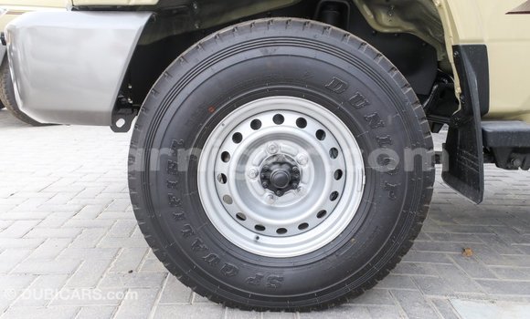 Sayi Imported Toyota Land Cruiser Beige Babbar mota in Import - Dubai a Agadez Sayi Imported Toyota Land Cruiser Beige Babbar mota in Import - Dubai a Agadez