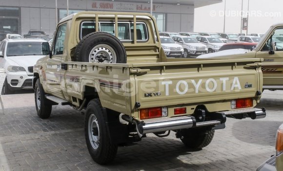 Buy Import Toyota Land Cruiser Beige Truck in Import - Dubai in Agadez Buy Import Toyota Land Cruiser Beige Truck in Import - Dubai in Agadez