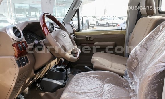 Buy Import Toyota Land Cruiser Beige Truck in Import - Dubai in Agadez Buy Import Toyota Land Cruiser Beige Truck in Import - Dubai in Agadez
