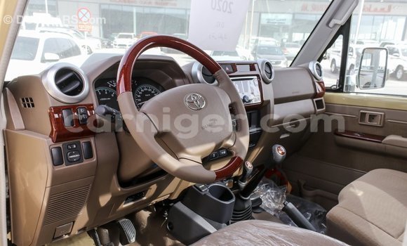 Buy Import Toyota Land Cruiser Beige Truck in Import - Dubai in Agadez Buy Import Toyota Land Cruiser Beige Truck in Import - Dubai in Agadez
