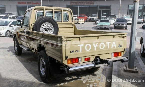 Buy Import Toyota Land Cruiser Beige Truck in Import - Dubai in Agadez Buy Import Toyota Land Cruiser Beige Truck in Import - Dubai in Agadez