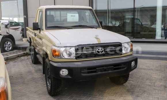 Buy Import Toyota Land Cruiser Beige Truck in Import - Dubai in Agadez Buy Import Toyota Land Cruiser Beige Truck in Import - Dubai in Agadez