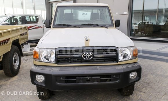 Buy Import Toyota Land Cruiser Beige Truck in Import - Dubai in Agadez Buy Import Toyota Land Cruiser Beige Truck in Import - Dubai in Agadez