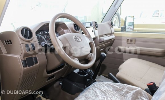 Buy Import Toyota Land Cruiser Beige Truck in Import - Dubai in Agadez Buy Import Toyota Land Cruiser Beige Truck in Import - Dubai in Agadez