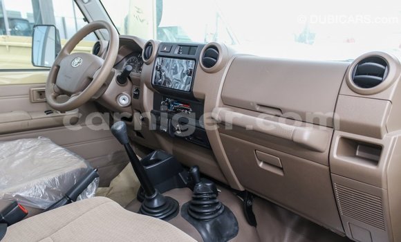 Buy Import Toyota Land Cruiser Beige Truck in Import - Dubai in Agadez Buy Import Toyota Land Cruiser Beige Truck in Import - Dubai in Agadez