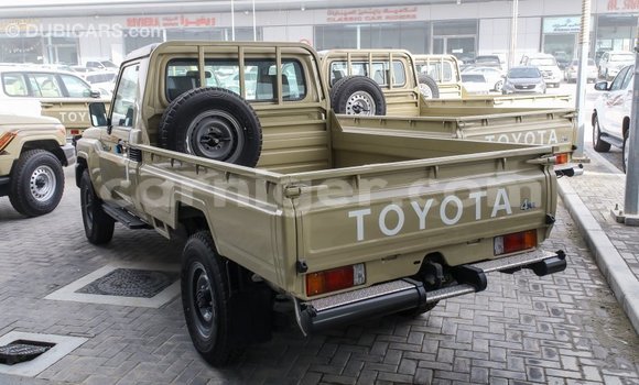 Buy Import Toyota Land Cruiser Beige Truck in Import - Dubai in Agadez Buy Import Toyota Land Cruiser Beige Truck in Import - Dubai in Agadez