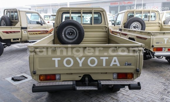 Buy Import Toyota Land Cruiser Beige Truck in Import - Dubai in Agadez Buy Import Toyota Land Cruiser Beige Truck in Import - Dubai in Agadez
