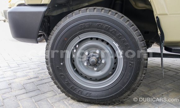 Buy Import Toyota Land Cruiser Beige Truck in Import - Dubai in Agadez Buy Import Toyota Land Cruiser Beige Truck in Import - Dubai in Agadez