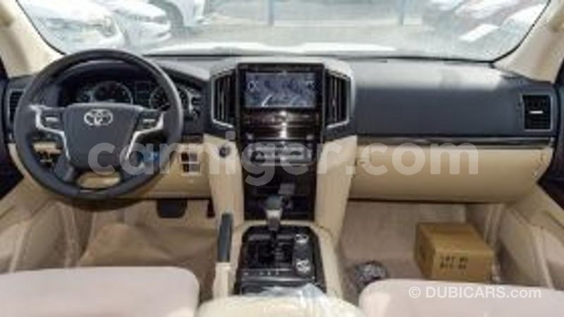 Big with watermark toyota land cruiser agadez import dubai 6428