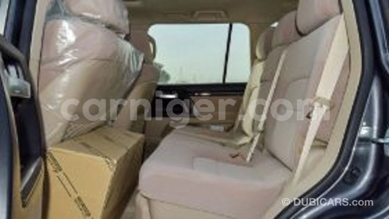 Big with watermark toyota land cruiser agadez import dubai 6428